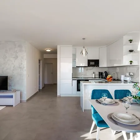 Апартаменты Marko - New Sea View With Free Parking