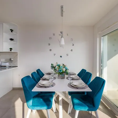 Marko - New Sea View With Free Parking * Макарска