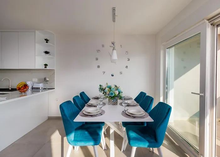 Marko - New Sea View With Free Parking * Макарська